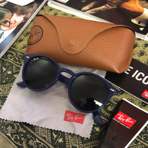 RAY-BANS The Icon Collection - Picture 2 of 7